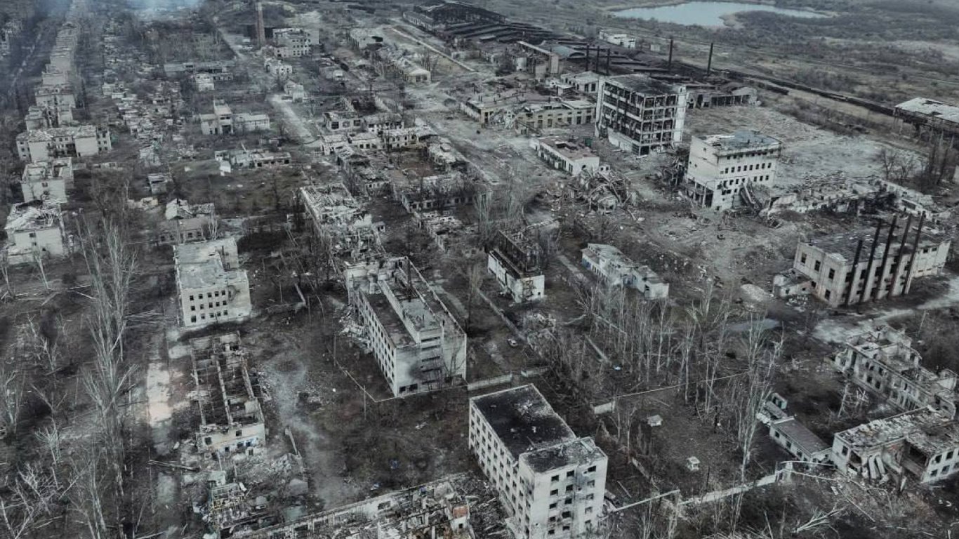 130 mieszkańców pozostaje w Czasołowem Jarze: dlaczego ludzie nie chcą opuszczać zniszczonego miasta