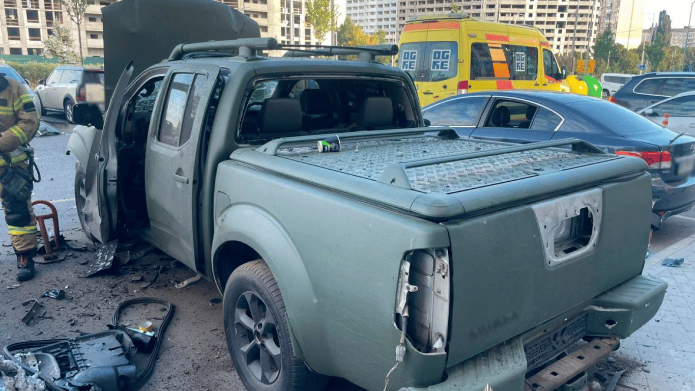 В Киеве подорвали авто, замаскированное под военное: что известно о взрыве