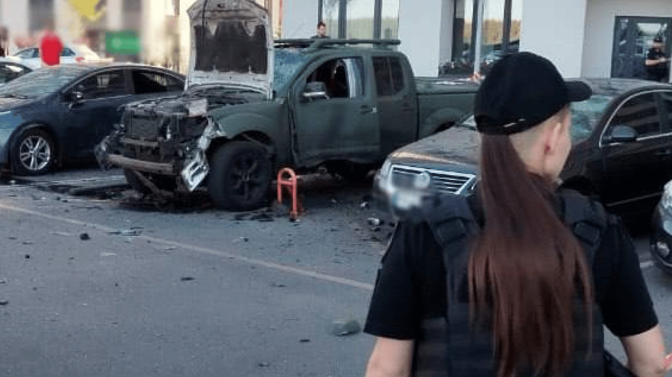 В Киеве подорвали автомобиль военнослужащего: что известно об инциденте