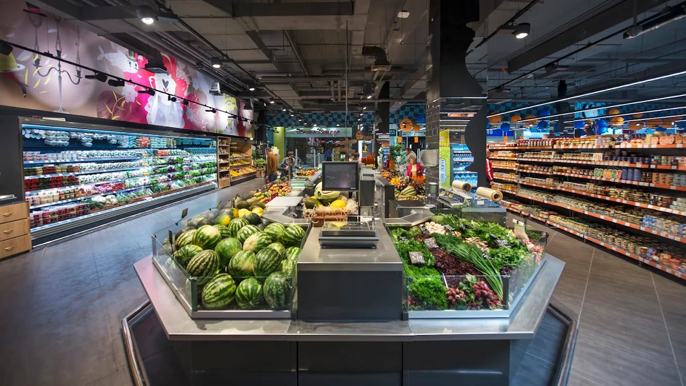 Сільпо знизив ціни до 50%: на які продукти діють акції