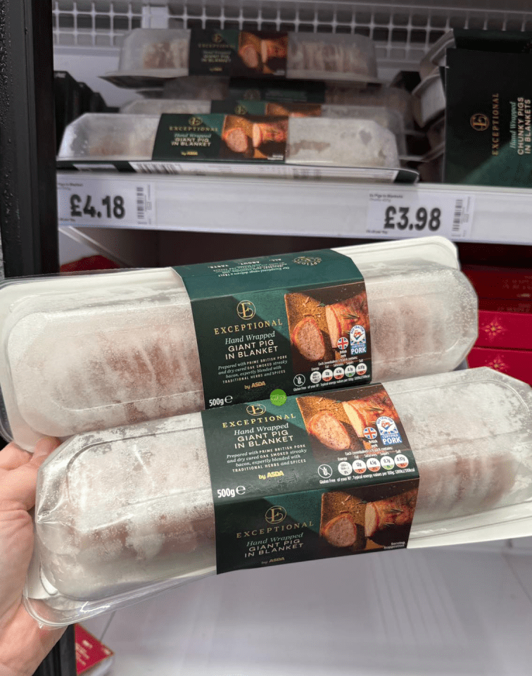В супермаркете Asda появились гигантские свиньи в одеялах: пока не раскупили