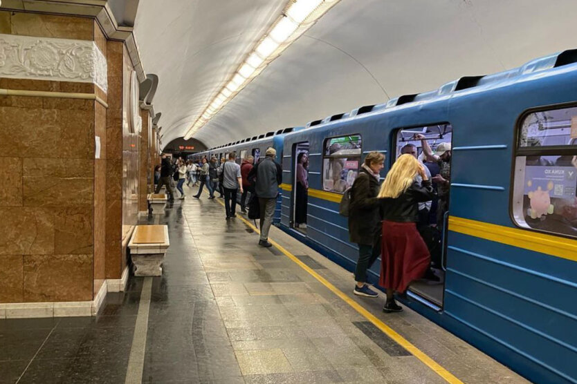 У метро Києва проїзд для деяких пасажирів може коштувати вдвічі дорожче: у чому причина