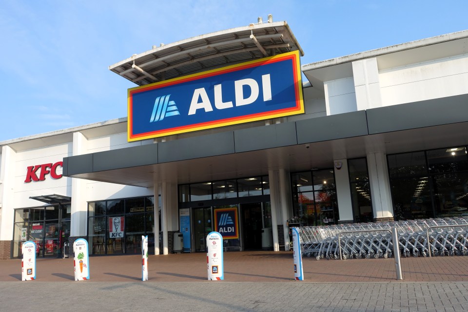 Боротися з конденсатом на вікнах допоможе продукт за 65 пенсів з Aldi
