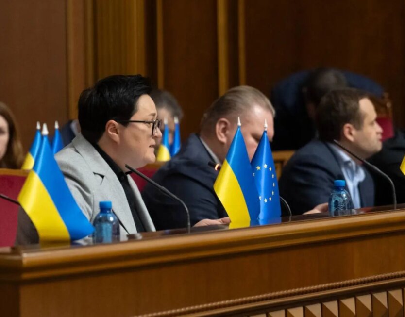Уряд готує підвищення зарплат соціальним працівникам: хто отримає більше