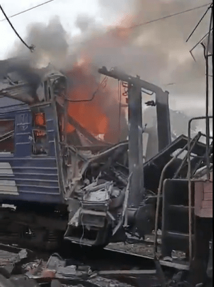 Russland hat einen Passagierzug mit einer Drohne angegriffen: über 30 Verletzte