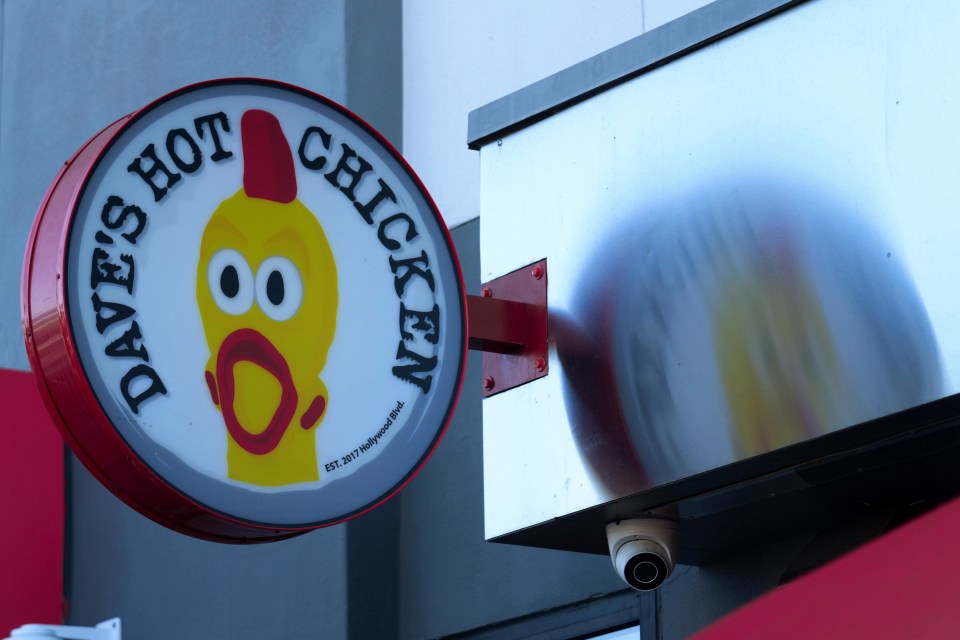 Американська мережа Dave’s Hot Chicken відкриє 180 ресторанів в Європі: що пропонують