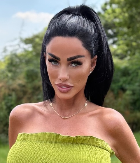 Katie Price accused of using a tanning salon after cancer concerns: fan reaction
