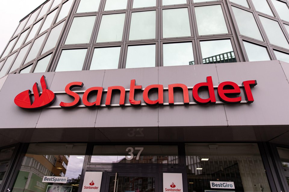 Клієнти Santander отримають різке зростання комісій за овердрафт: що зміниться