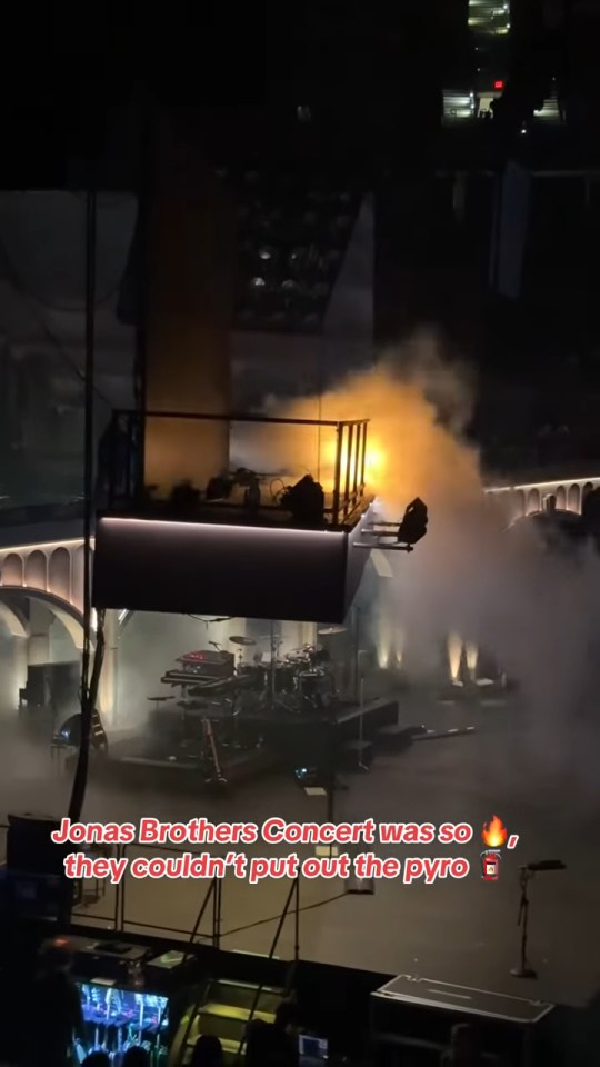 Fire on stage during Jonas Brothers concert: how the band continued the performance