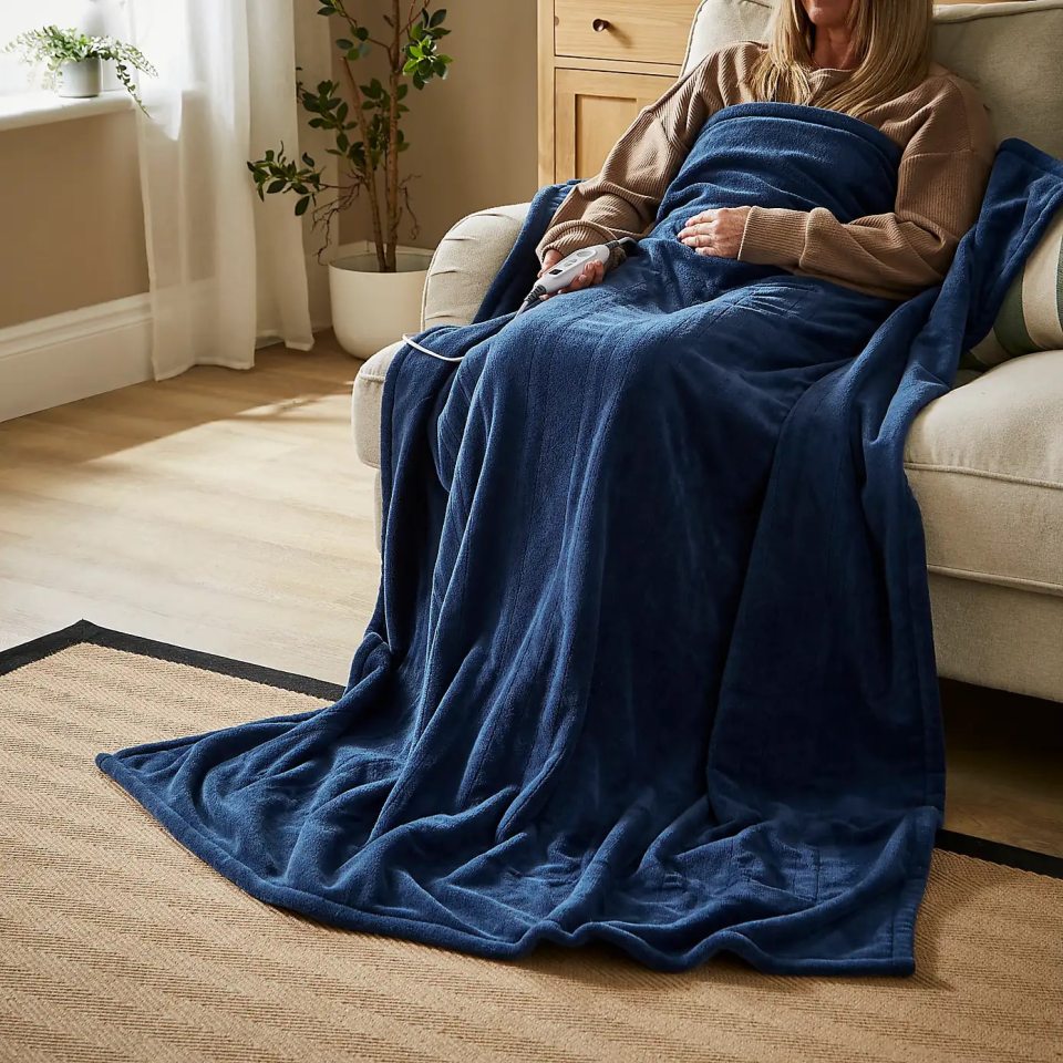 Dunelm розпродає електроковдри за £32: як отримати знижку 40%