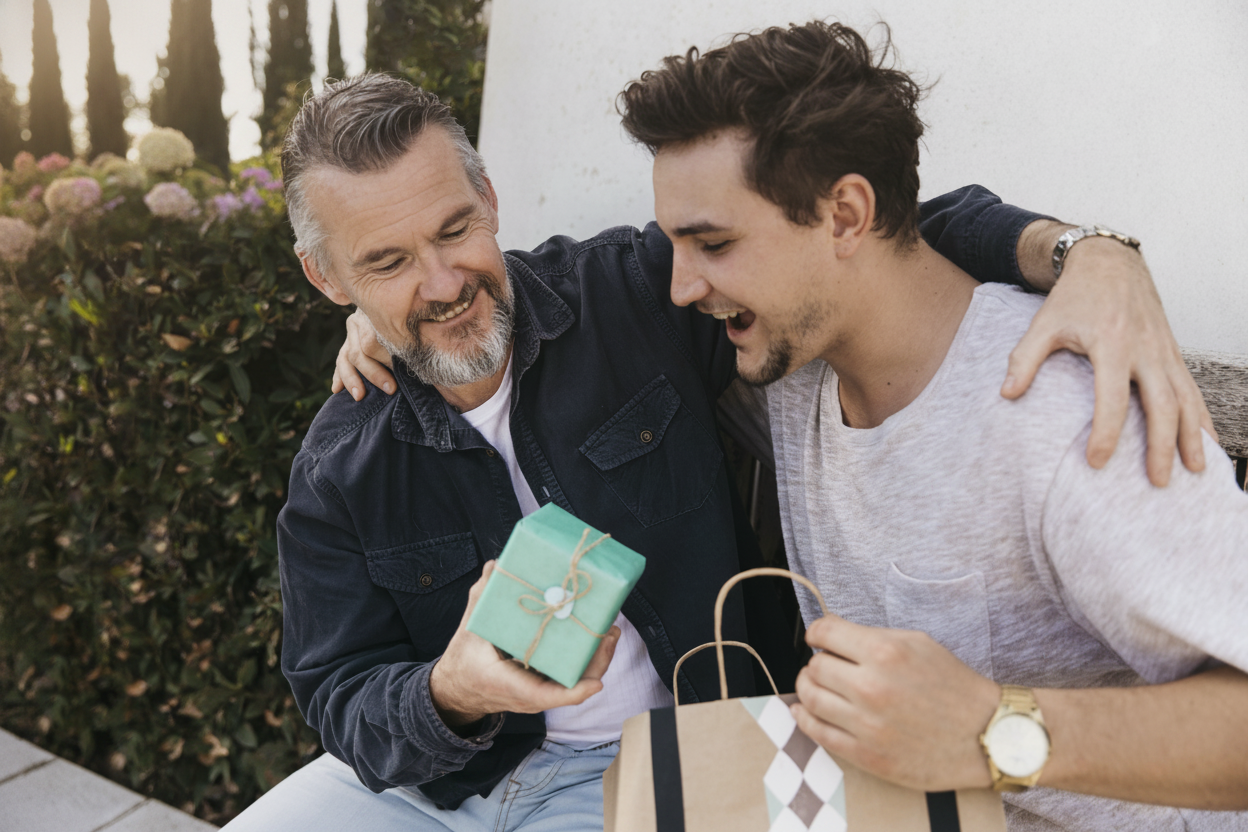 Top Father’s Day Gifts: A Curated Selection of Men’s Grooming Products and Fragrances