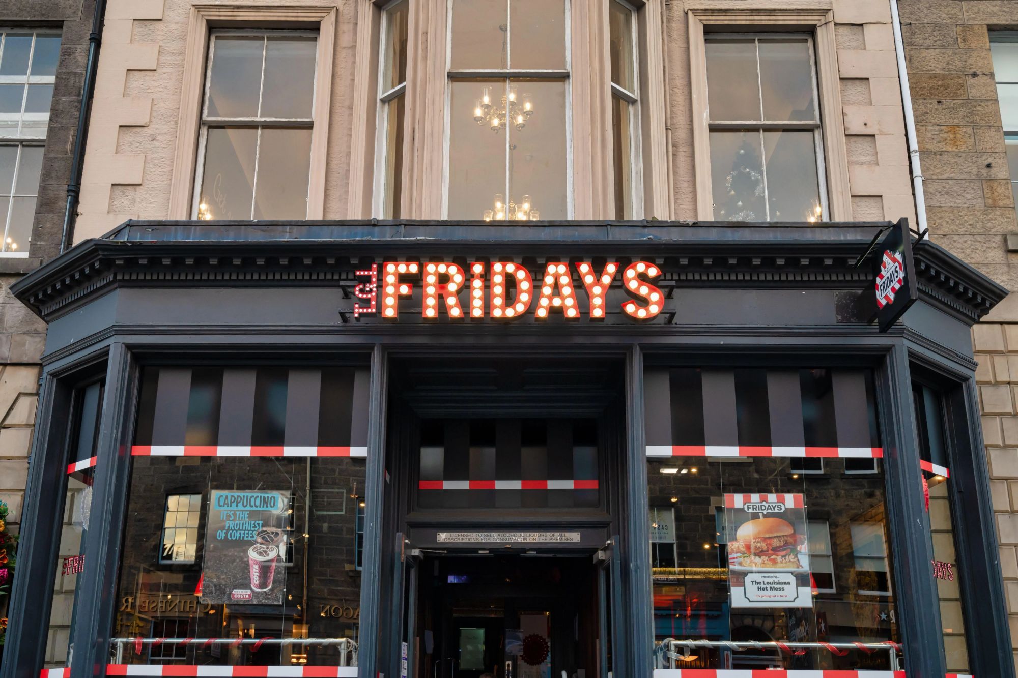 Власник TGI Fridays готує масштабні звільнення в Британії: сотні співробітників під загрозою