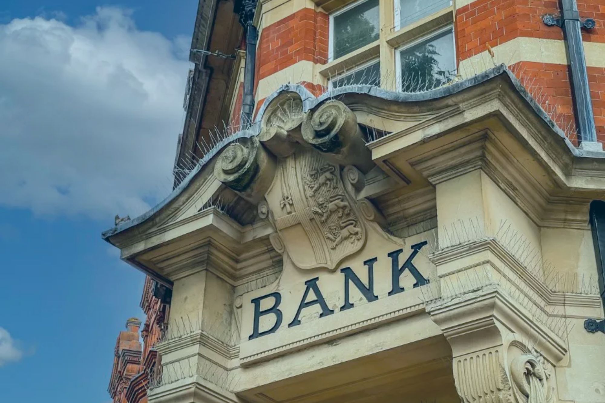 Закрытие отделения Lloyds в Британии