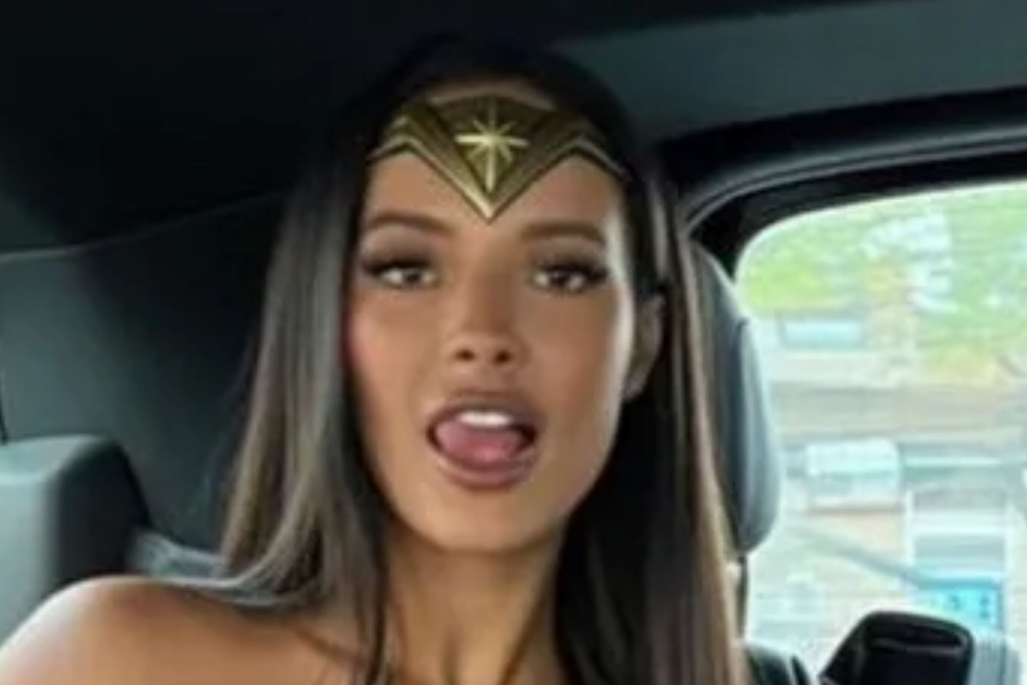 MAYA Jama против AI-порнографии: как звезда борется с дипфейками