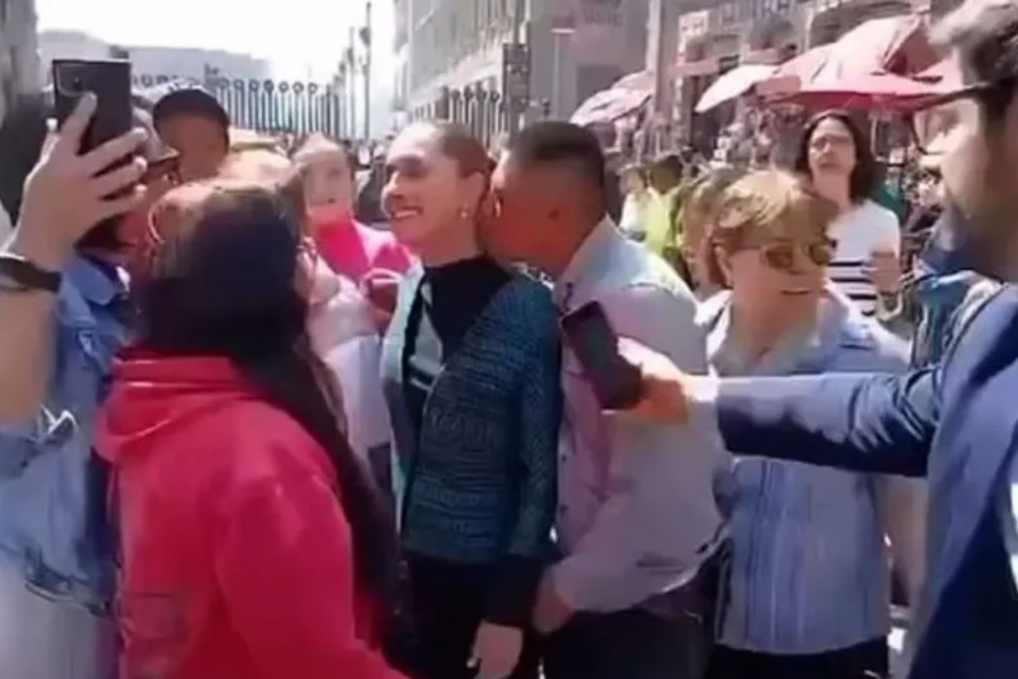 Перша президентка Мексики стала жертвою нападу: що сталося на вулиці