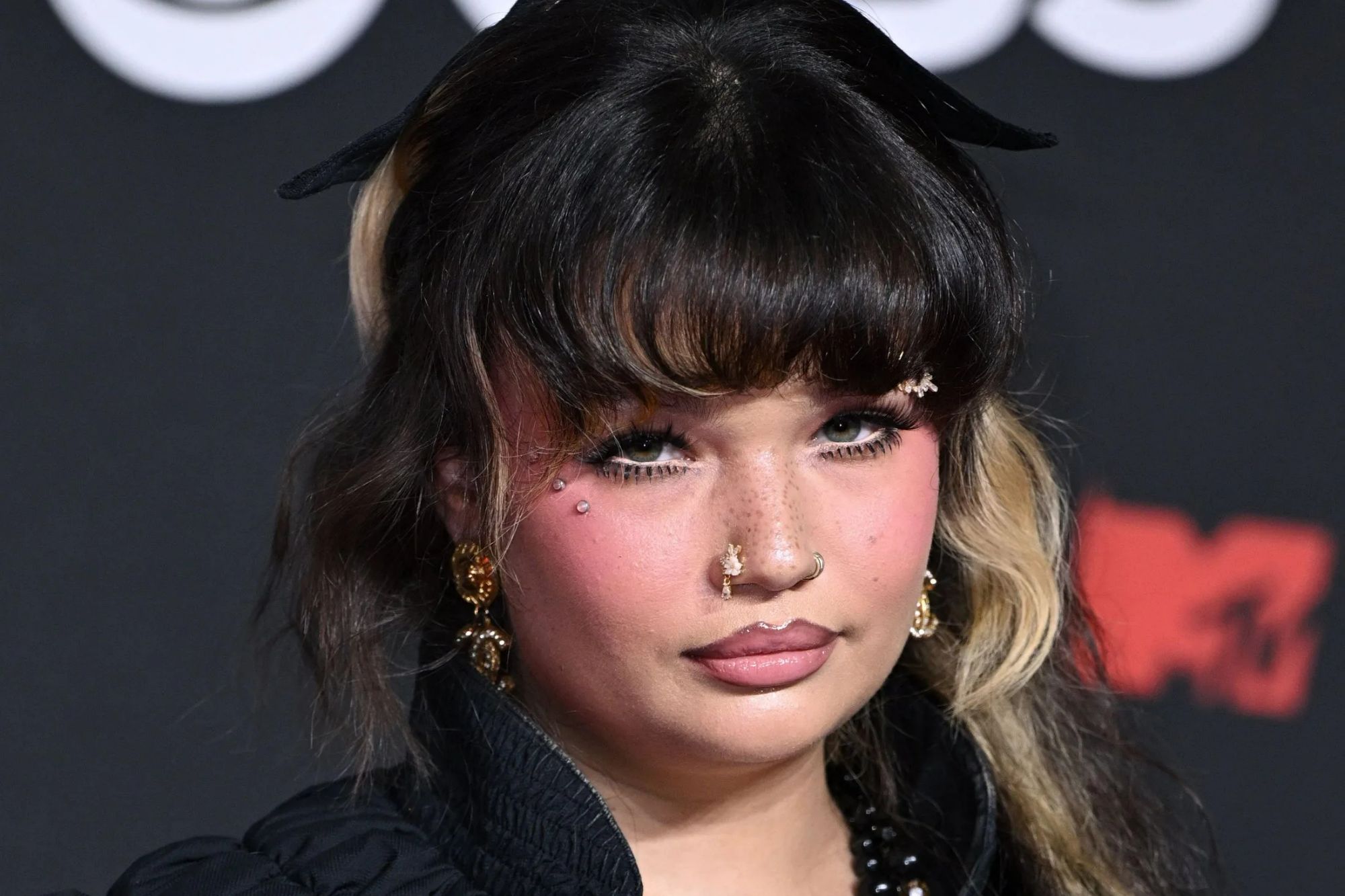 Singer LOLA Young returns after sudden disappearance: what happened on stage