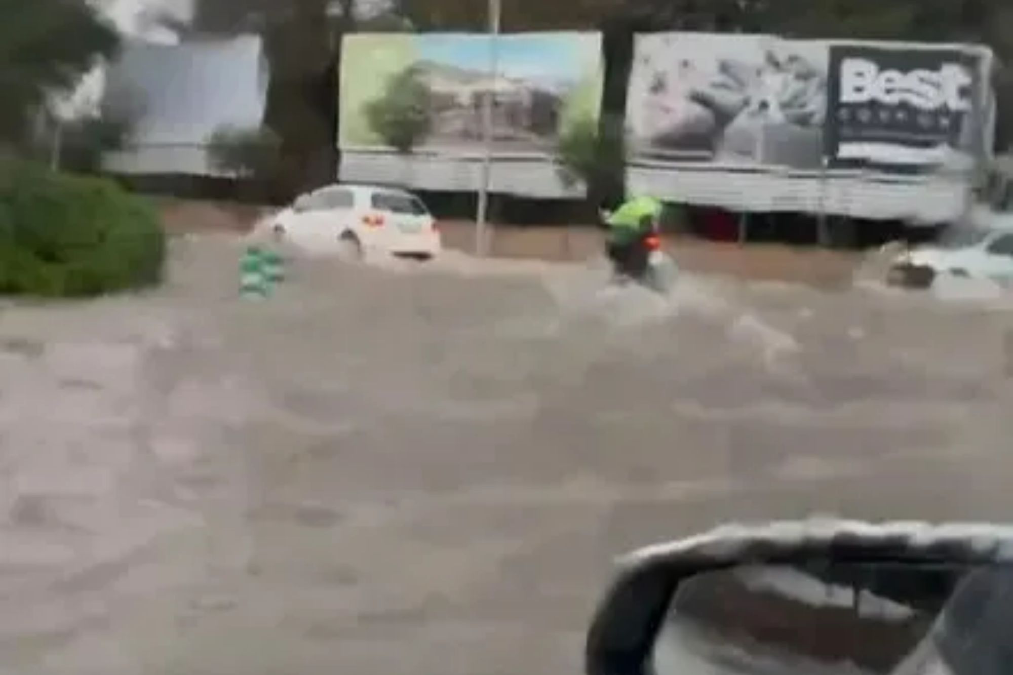Brutalne powodzie w Hiszpanii: katalońskie miasta znalazły się pod wodą