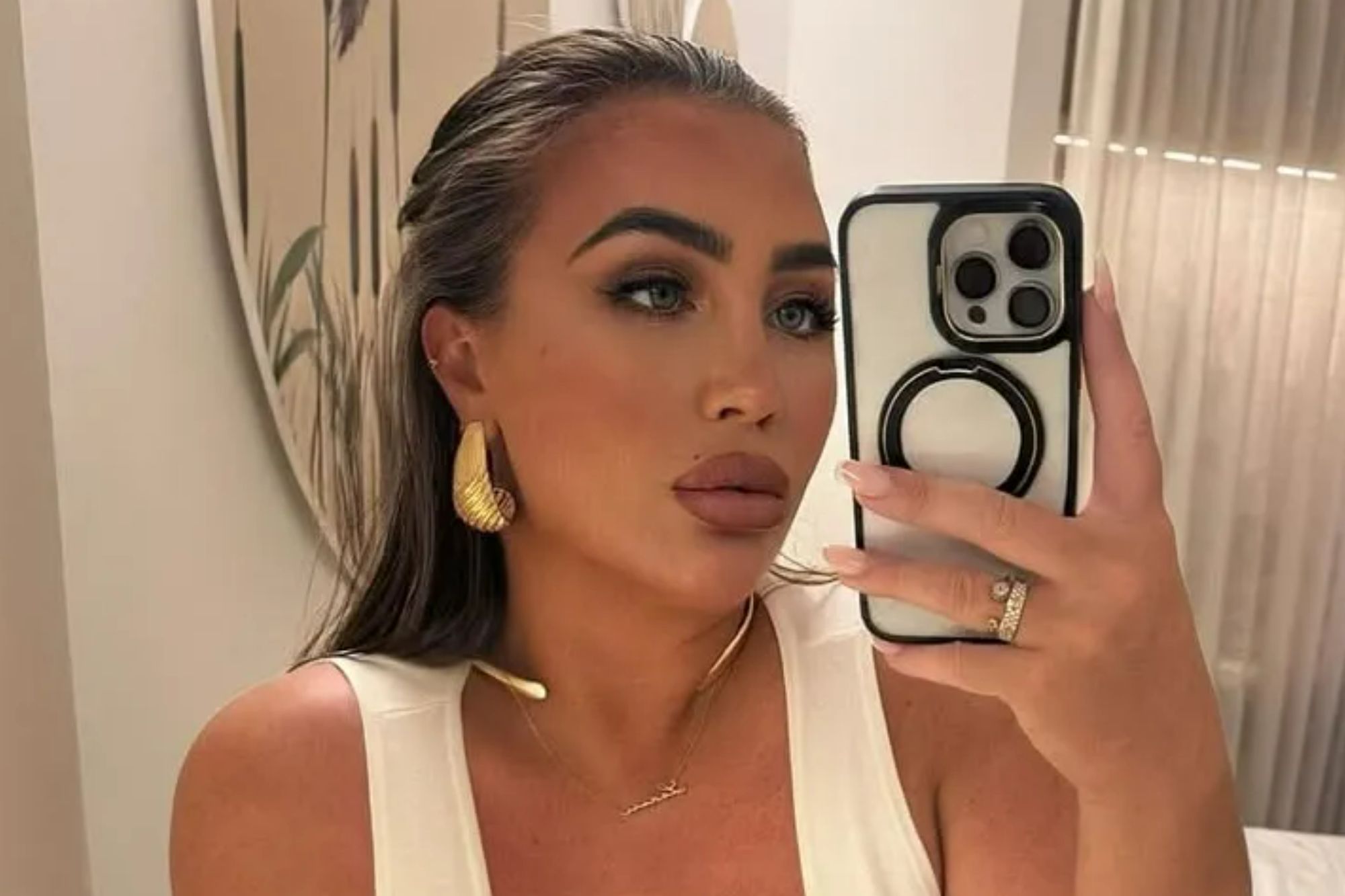 Lauren Goodger refuses fan's money offer