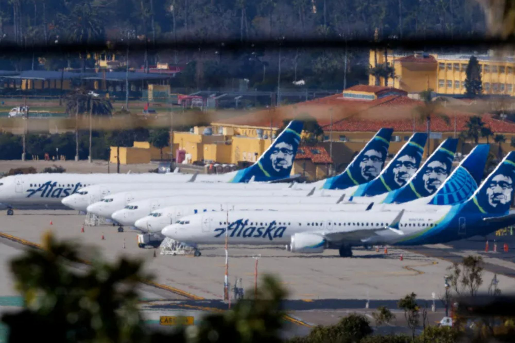 Авиакомпания Alaska Airlines остановила все рейсы в США: причины сбоя