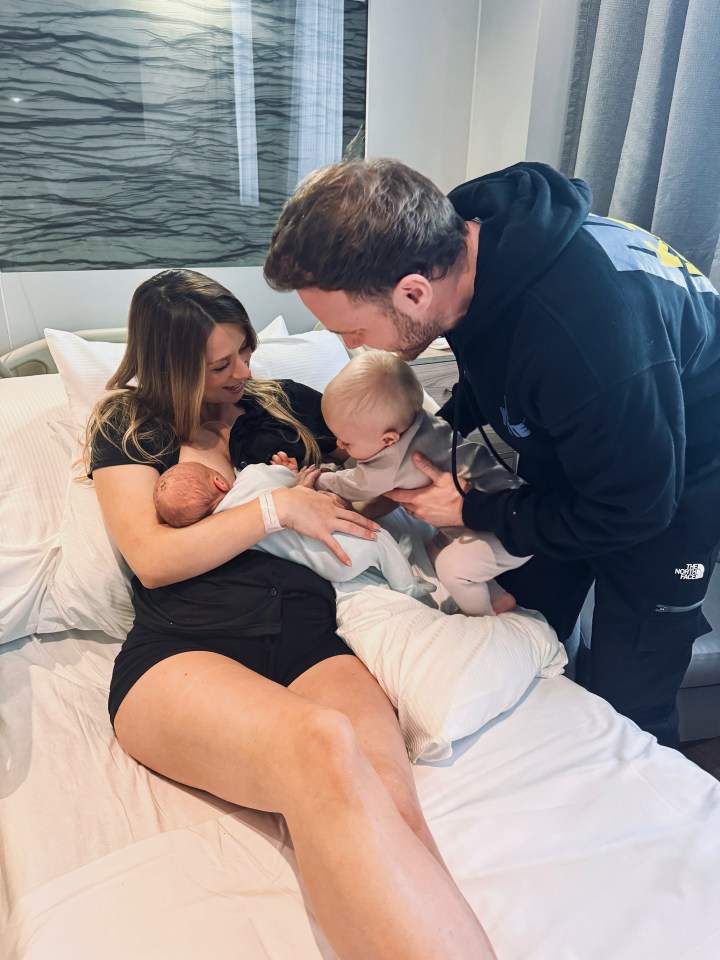 Singer Olly Murs has become a father for the second time: His daughter meets her brother for the first time