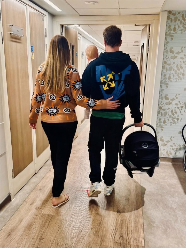 Singer Olly Murs has become a father for the second time: the couple welcomed a son