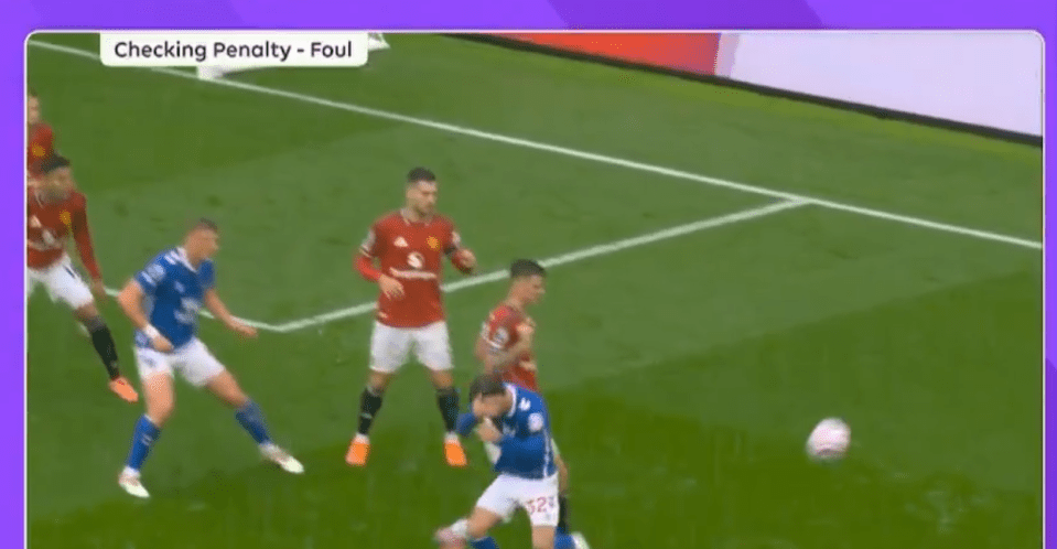Skandalöses Elfmeter im Spiel Manchester United: VAR hob die Entscheidung des Schiedsrichters auf