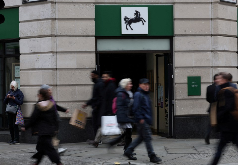 Lloyds Banking Group скоро звільнить тисячі працівників: деталі масштабної реорганізації