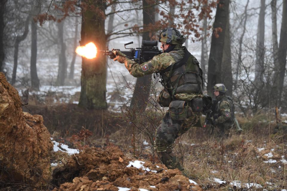 НАТО розгортає війська у Польщі: у відповідь на порушення повітряного простору РФ