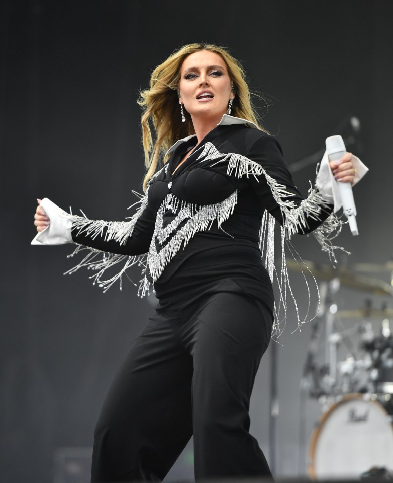 Perrie Edwards über den Verlust ihres Kindes in der 24. Woche: Wie die Künstlerin auf die Bühne zurückkehrt