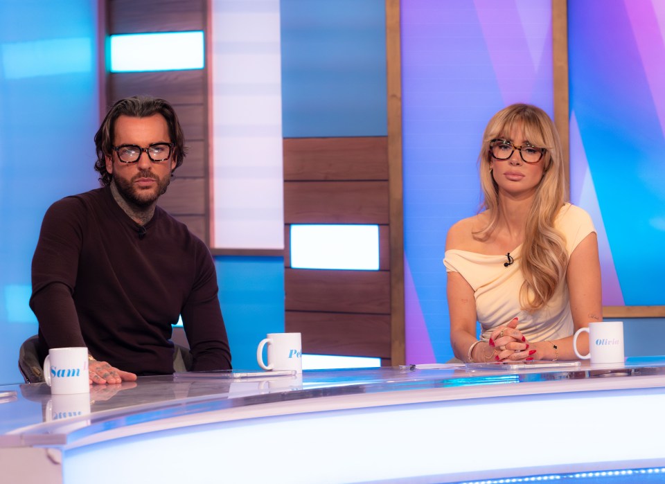 Body Language Expert on Olivia and Pete's Removal: What Their Gestures Showed