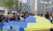 30-метровий прапор України розгорнули перед Європарламентом у Брюсселі