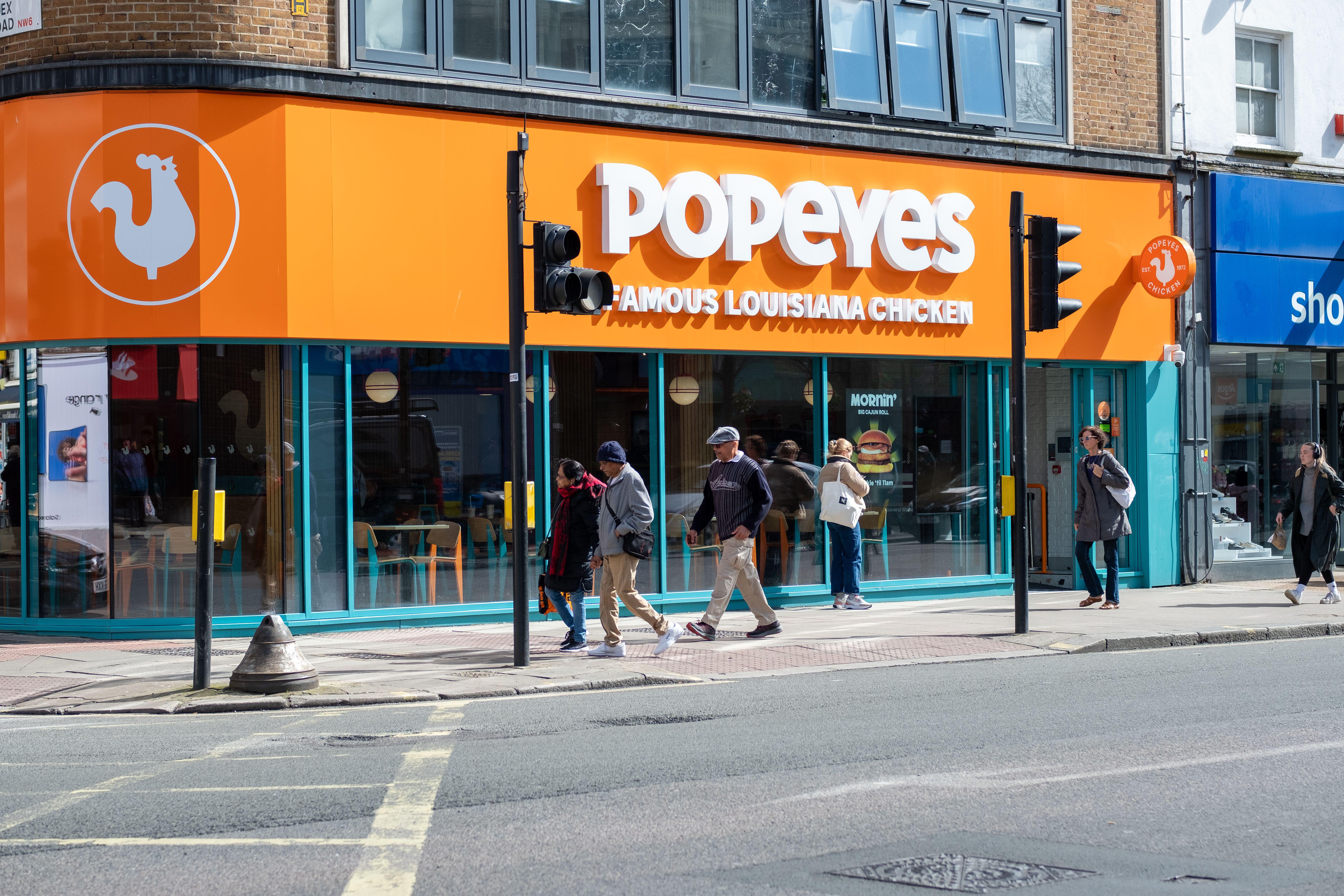 Popeyes запускает рождественскую Cheesy Collection: что предлагают в Украине