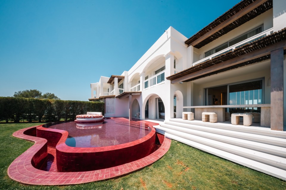 Pacha Group opened a luxurious resort in Ibiza: how the stars live at Destino Five