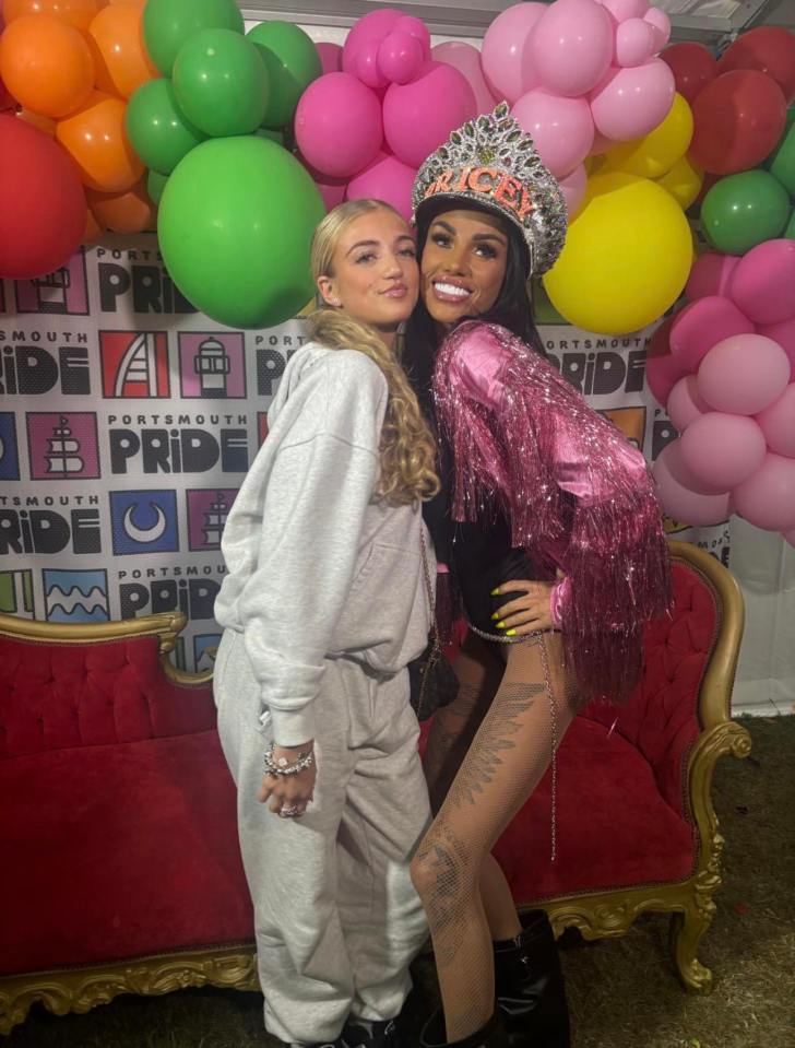 Katie Price shows sharp weight loss: what is known about the model's health status
