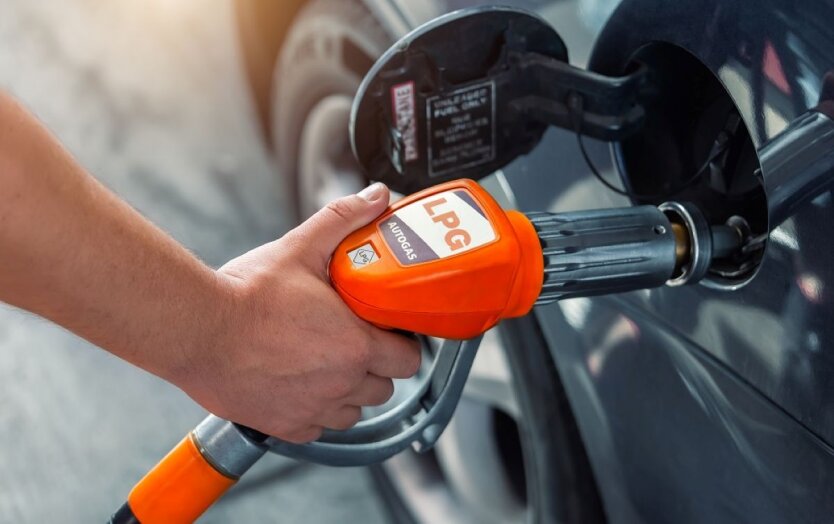 Fuel prices for gasoline, diesel, and autogas: Drivers shown where refueling is cheaper
