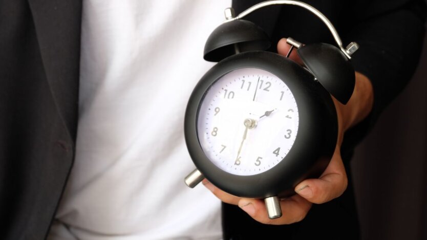 Refusal to switch clocks: argument against 'summer' and 'winter' time