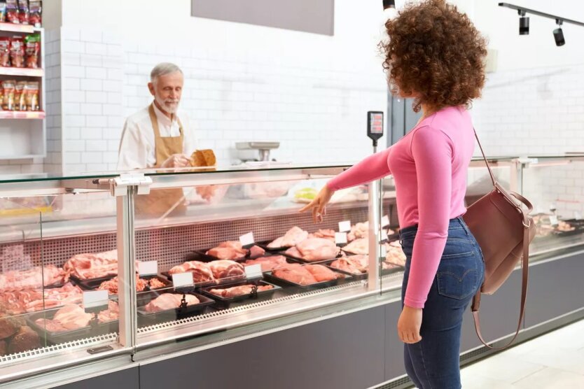 Preise steigen erneut: Was passiert mit den Kosten für Schweine- und Hühnerfleisch in Supermärkten
