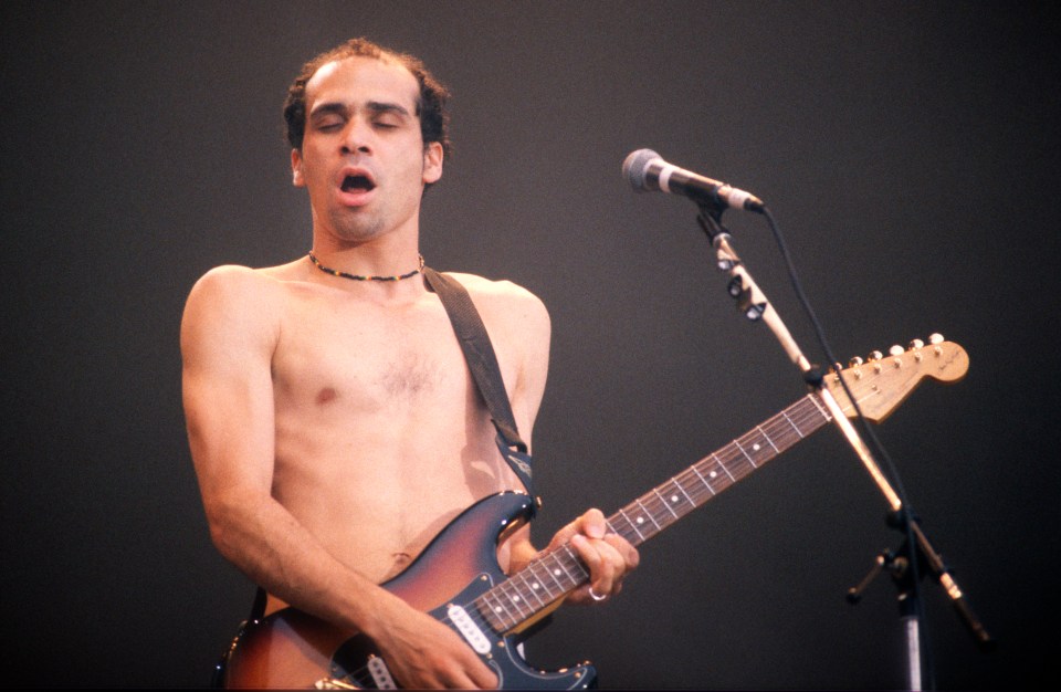 Former Red Hot Chili Peppers guitarist seeks help on the street