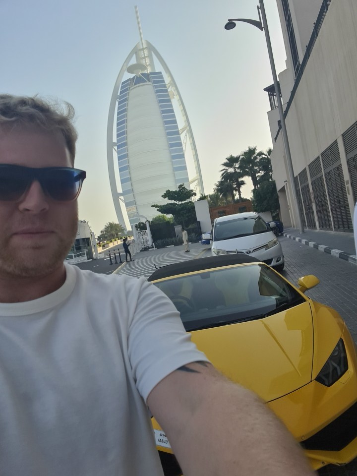 Британець без вищої освіти заробляє £185 тисяч на рік у Дубаї: історія успіху