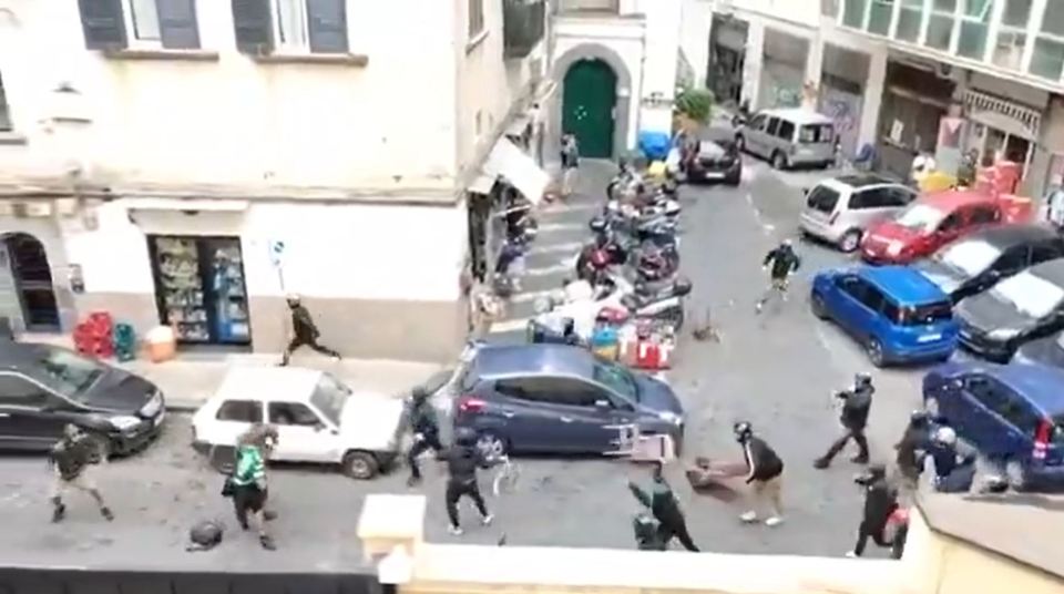 Napoli und Sporting Fans kollidieren in Straßenkampf: Video aus Neapel