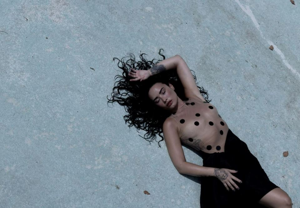 Demi Lovato in a transparent blouse for the cover of Paper Magazine: stunning photos