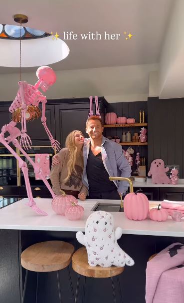 Stacey Solomon discussed pink decorations for Halloween: fan reactions