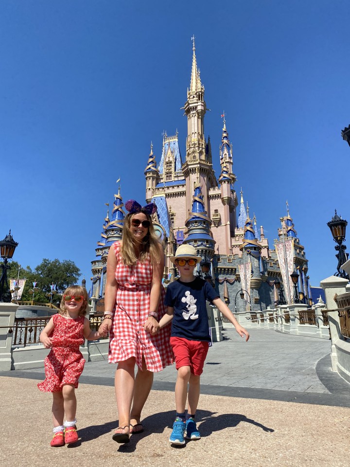 Эксперт Disney раскрыла 7 ошибок родителей в парках: как избежать стресса