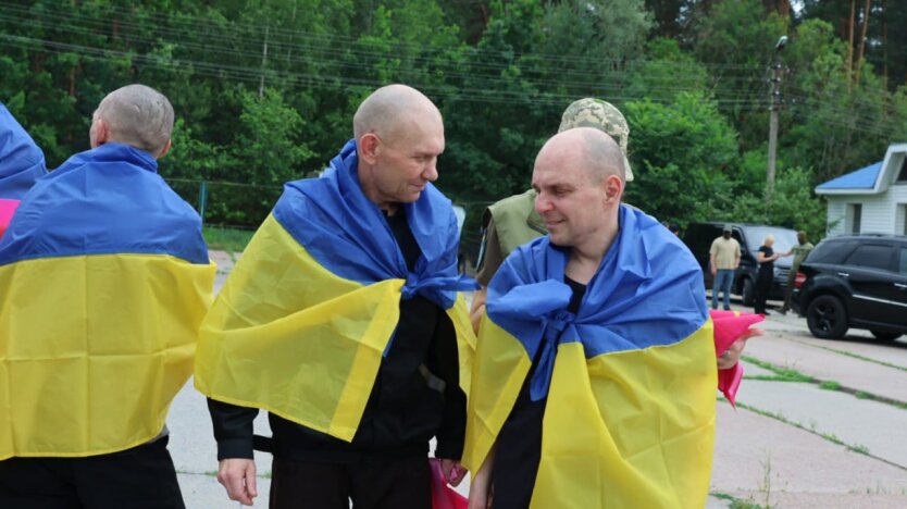 Another prisoner exchange: defenders of Mariupol and civilians returned home