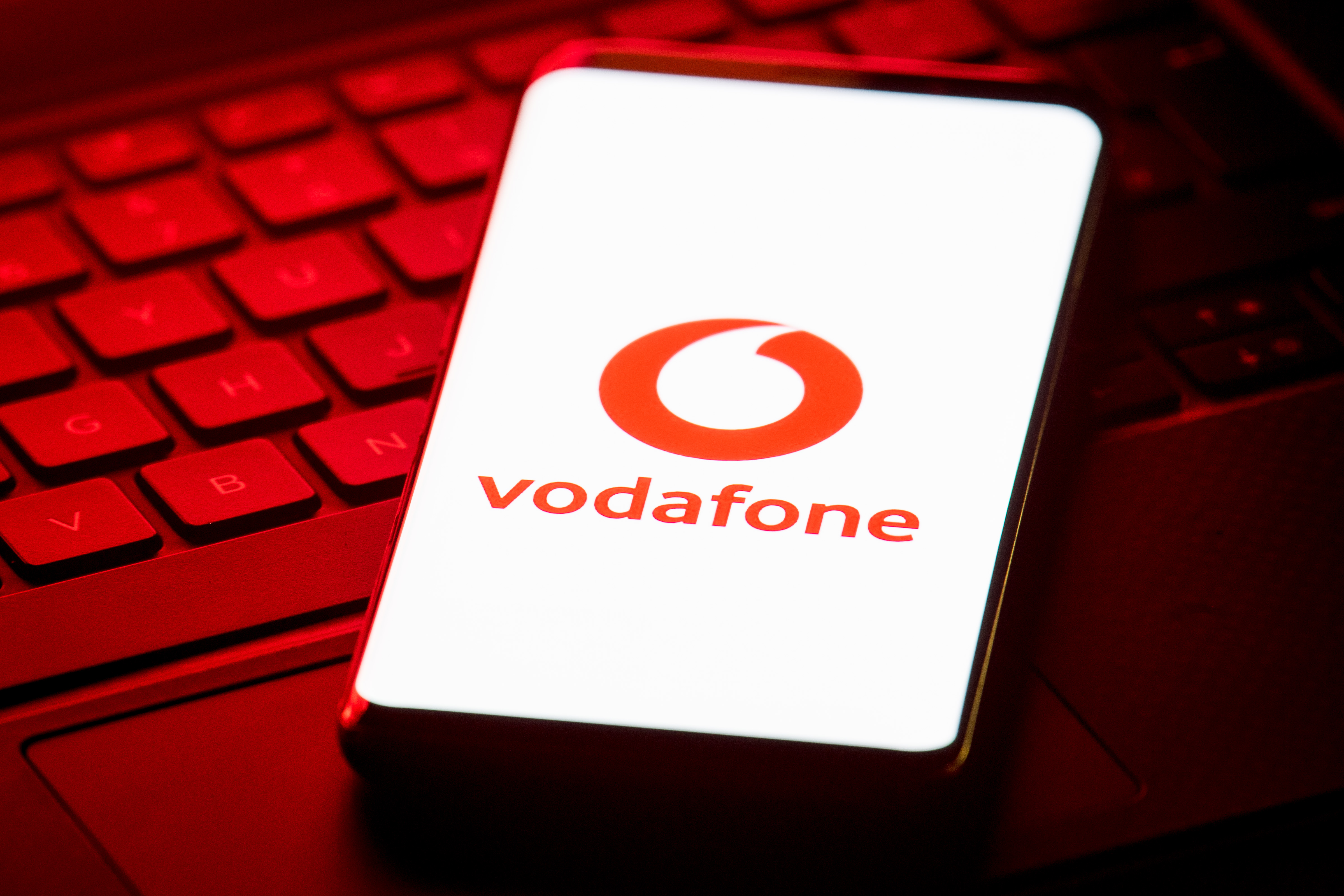Повышение тарифов у Vodafone и Three: миллионы клиентов в Великобритании заплатят больше