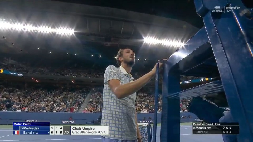 Медведєв програв US Open після скандалу з фотографом: деталі інциденту