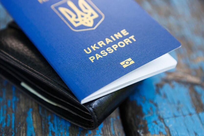 Уряд дозволив виїзд за кордон чоловікам 18-22 років: що потрібно мати з собою