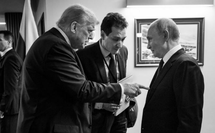 Трамп і Путін в Анкоріджі: соцмережі знайшли мандрівника в часі на історичних фото