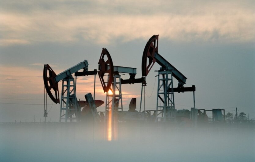 Цена на нефть Urals упала ниже уровня санкций ЕС: что это означает