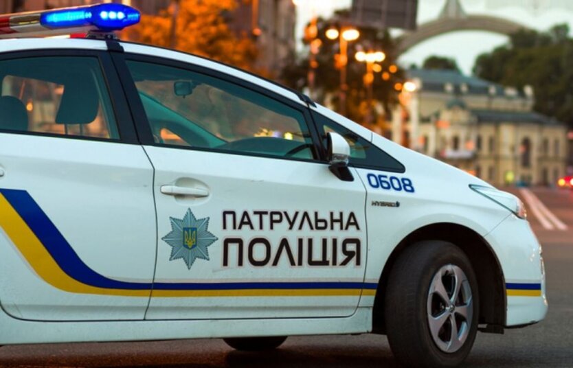Патрульна поліція Києва попередила водіїв про штраф 510 гривень за телефон за кермом